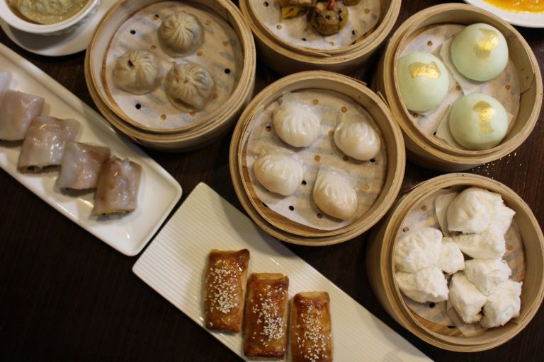 Dicky用心製作每款純素點心,希望大家多吃素食,有助身體健康(圖:佛門網)。