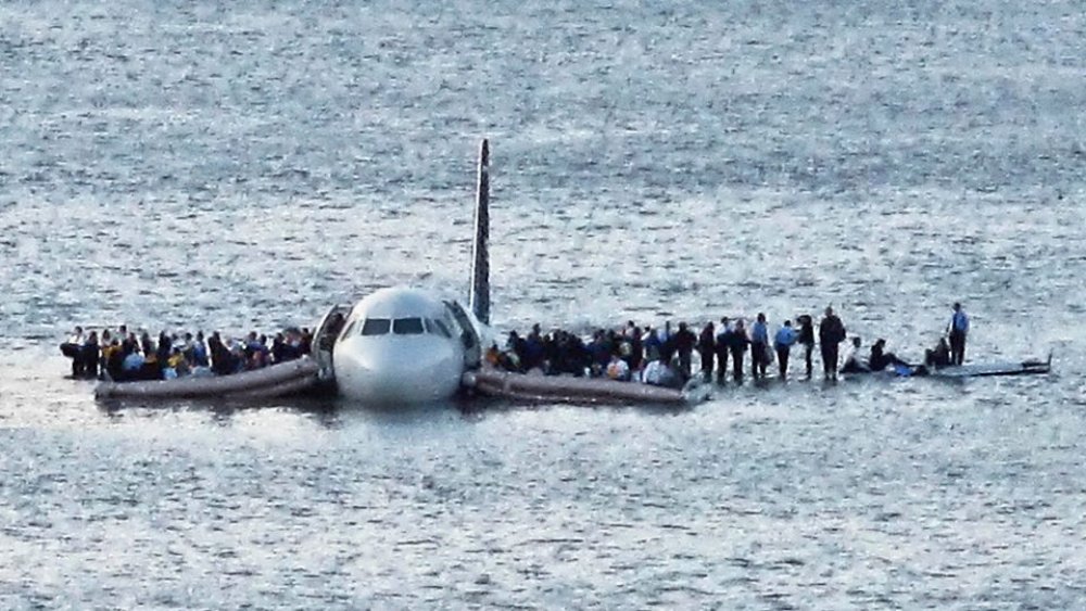 2009年一架客機被迫降紐約哈德遜河上