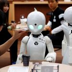 日本餐廳妙用機械人創就業機會，讓殘疾人士足不出戶也能當侍應生。創意科技應用的背後，是危？是機？