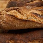 傳統手造的法國長棍麵包，有甚麼特色？為何聯合國會將它列入非物質文化遺產？隨著經濟模式轉變，長棍麵包面臨哪些危機？