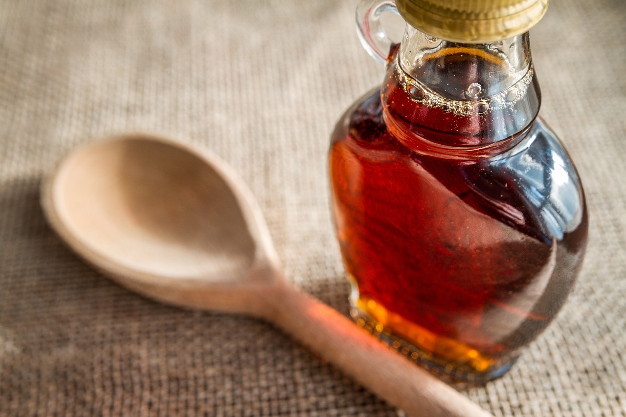 楓糖漿是由楓樹木的汁液製成的天然食用糖，是加拿大家家必備的調味品（圖：Pixabay）。