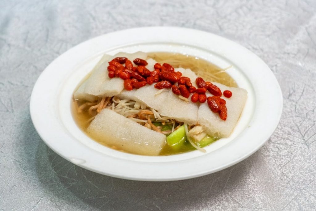 竹笙杞子扒時蔬是宴客菜，賣相矜貴，味道清新。