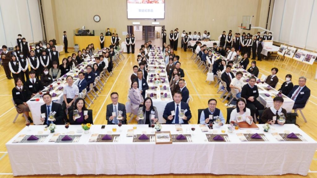素食高桌晚宴是沈中的年度盛事，全校師生積極參與，並邀請校外嘉賓出席，一同感受學生們付出的成果（圖：佛教沈香林紀念中學）。