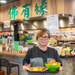 香港美食回憶車仔麵變身素食版,進駐西九Food Court!店主茹素40年,希望藉素食車仔麵,吸引更多人嘗素!