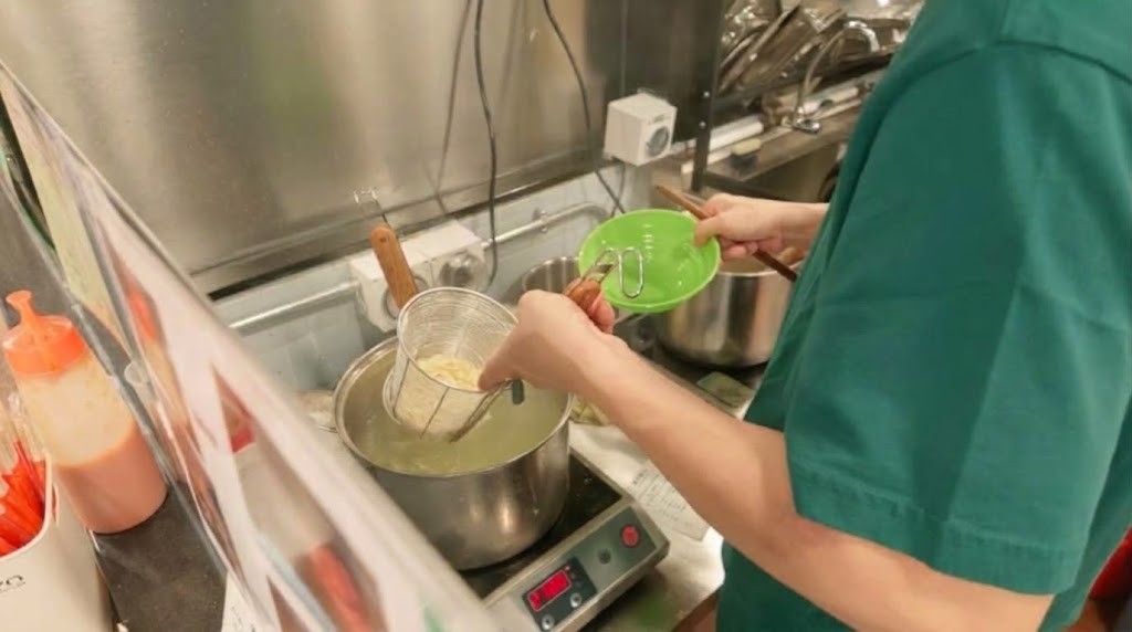 車仔麵新店的廚師曾在佛堂煮齋菜，他的素食以健康為大前提，不會加味精，亦不含五辛（圖：Veggie 365）。